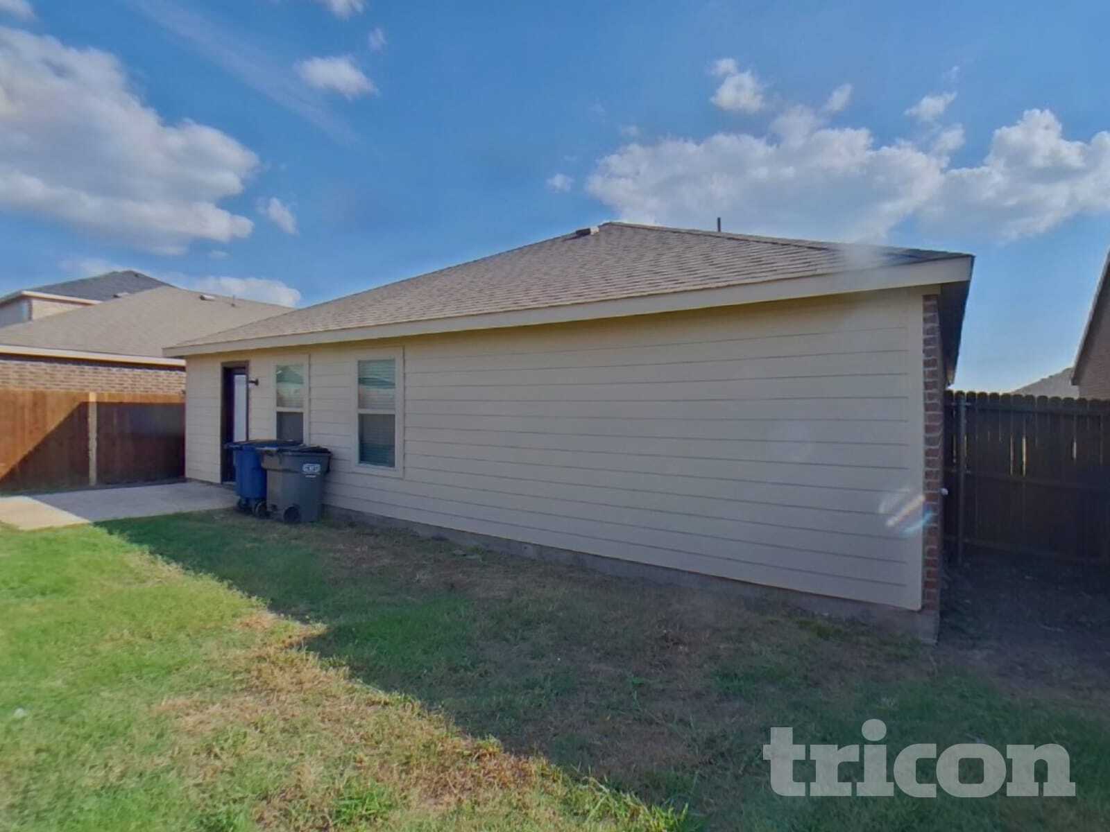 Building Photo - 1112 Roman Dr