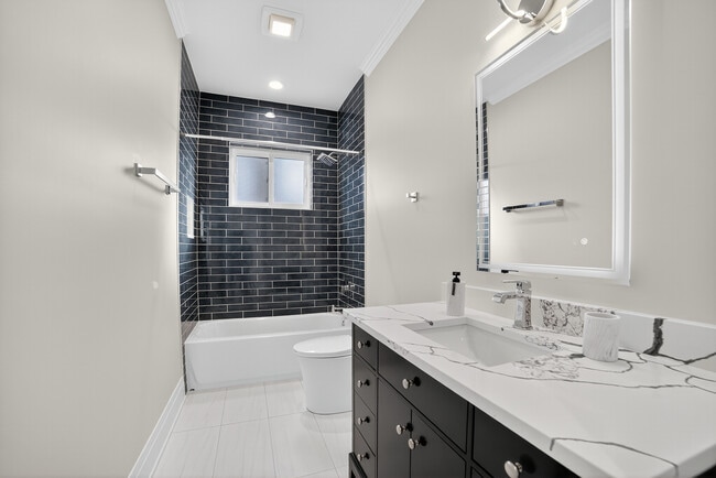 Building Photo - 3019 N Kenneth Ave