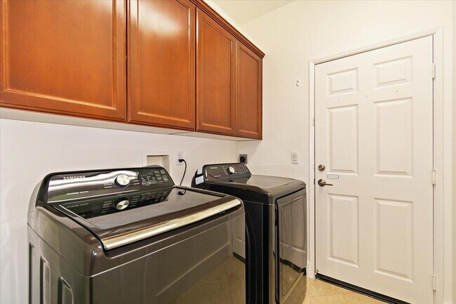 Building Photo - 47450 Manteca Ct