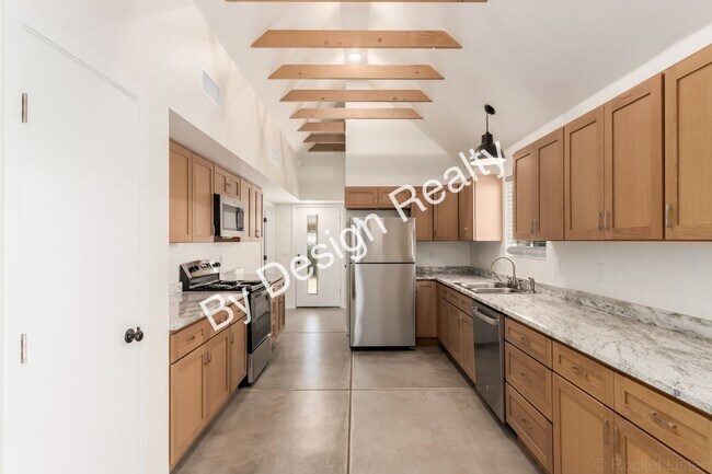 Building Photo - Modern Construction Steps from the University of Arizona