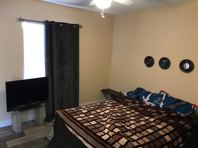 Bedroom - 3214 Castalia Ave