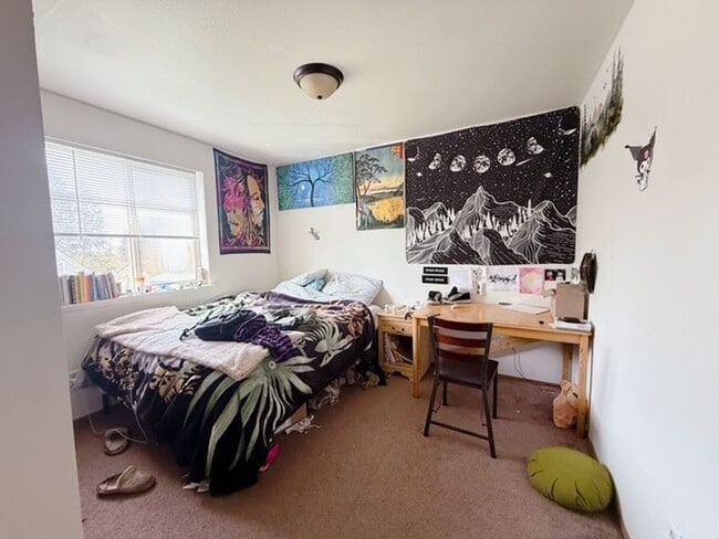 Building Photo - September Pre-Lease - 3bed/1bath