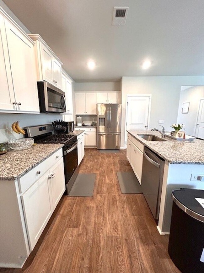 Building Photo - Spacious 5BR/3BA Home in Ladson, SC - Moth...