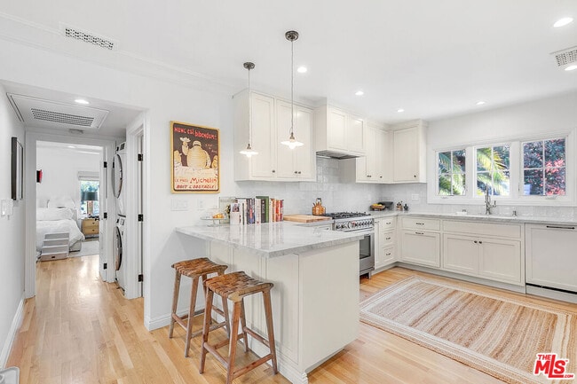 Building Photo - 1009 Carol Dr