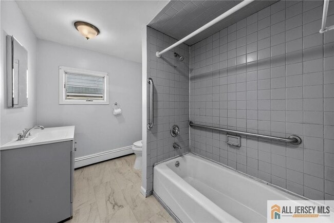 Building Photo - 76 Andrew St