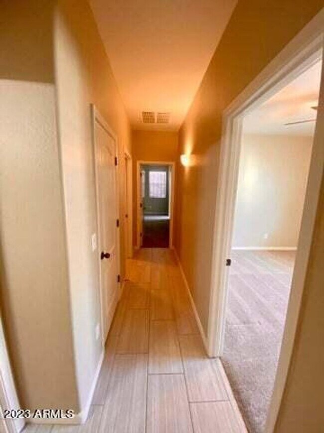 Building Photo - Single Level 4 bedroom, 2 bath home available in Skyline Ranch