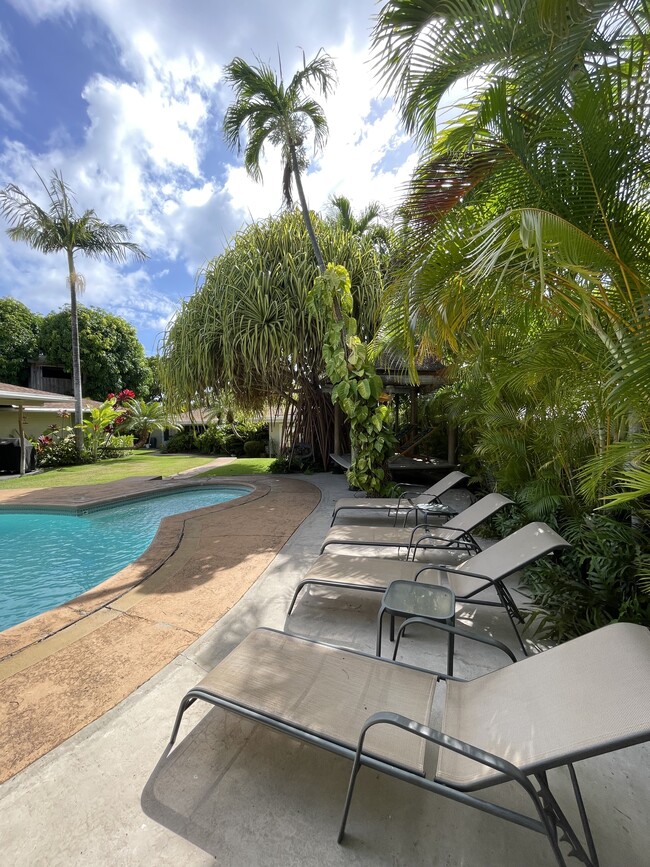 Building Photo - 456 Portlock Rd