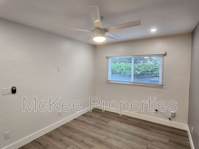 Building Photo - 1660 Cable St