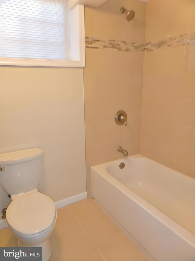 Building Photo - 5208 Heming Ave