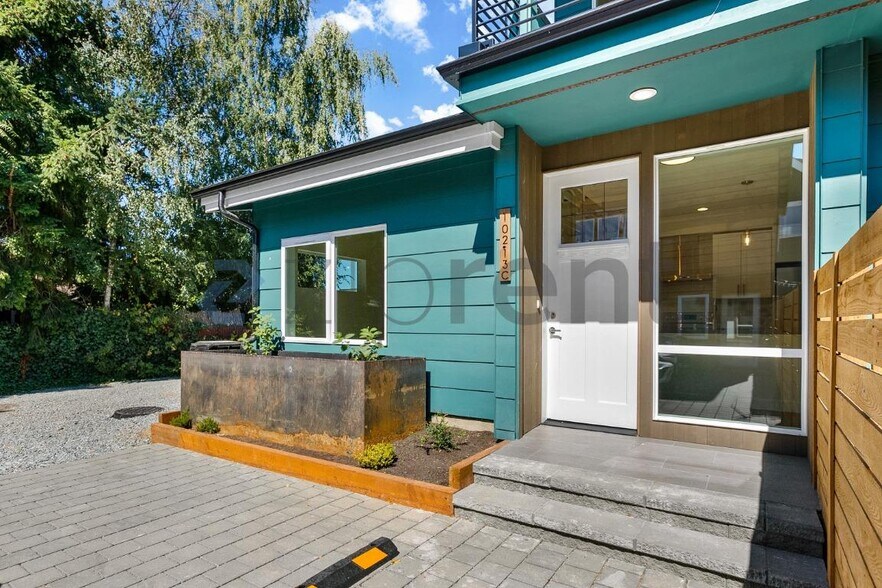 Building Photo - Unit C