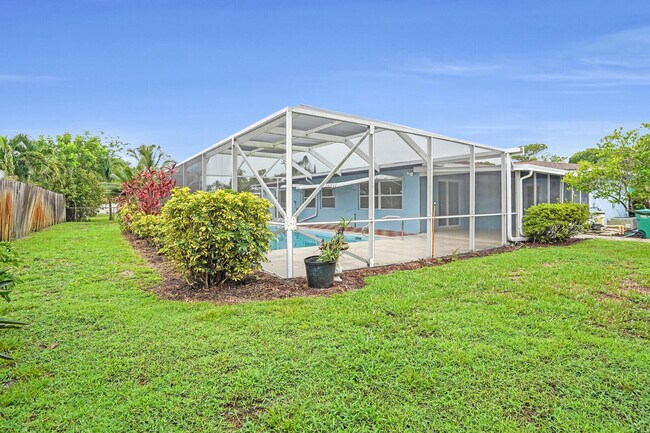 Building Photo - 865 SE Tierra Ct