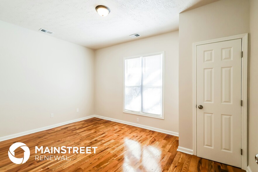 Building Photo - 3819 River Park Dr