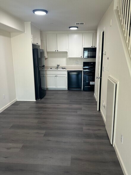 Building Photo - 3621 Westwood Townhomes