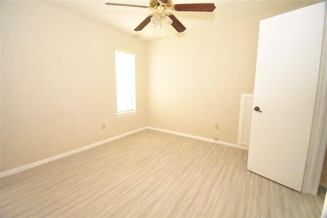 Building Photo - 2339 Walnut Ridge Dr