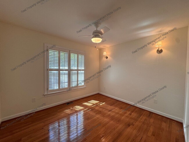 Building Photo - 100 Halsmer Ct