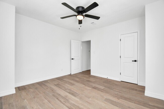 Building Photo - 2812 Truxillo St