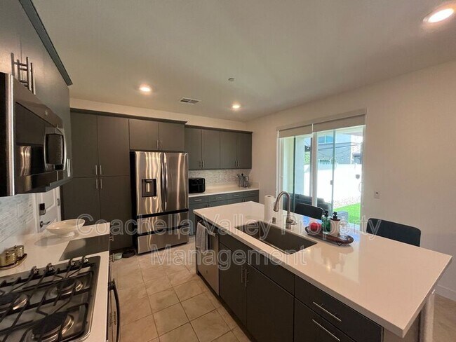 Building Photo - 76279 Cambridge Dr