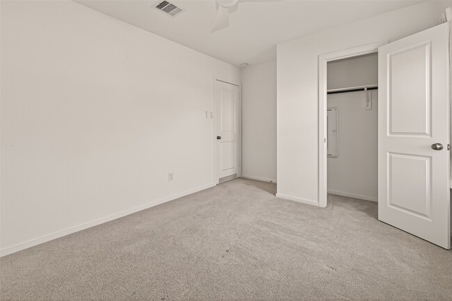 Building Photo - 6915 Lilac Vine Ln