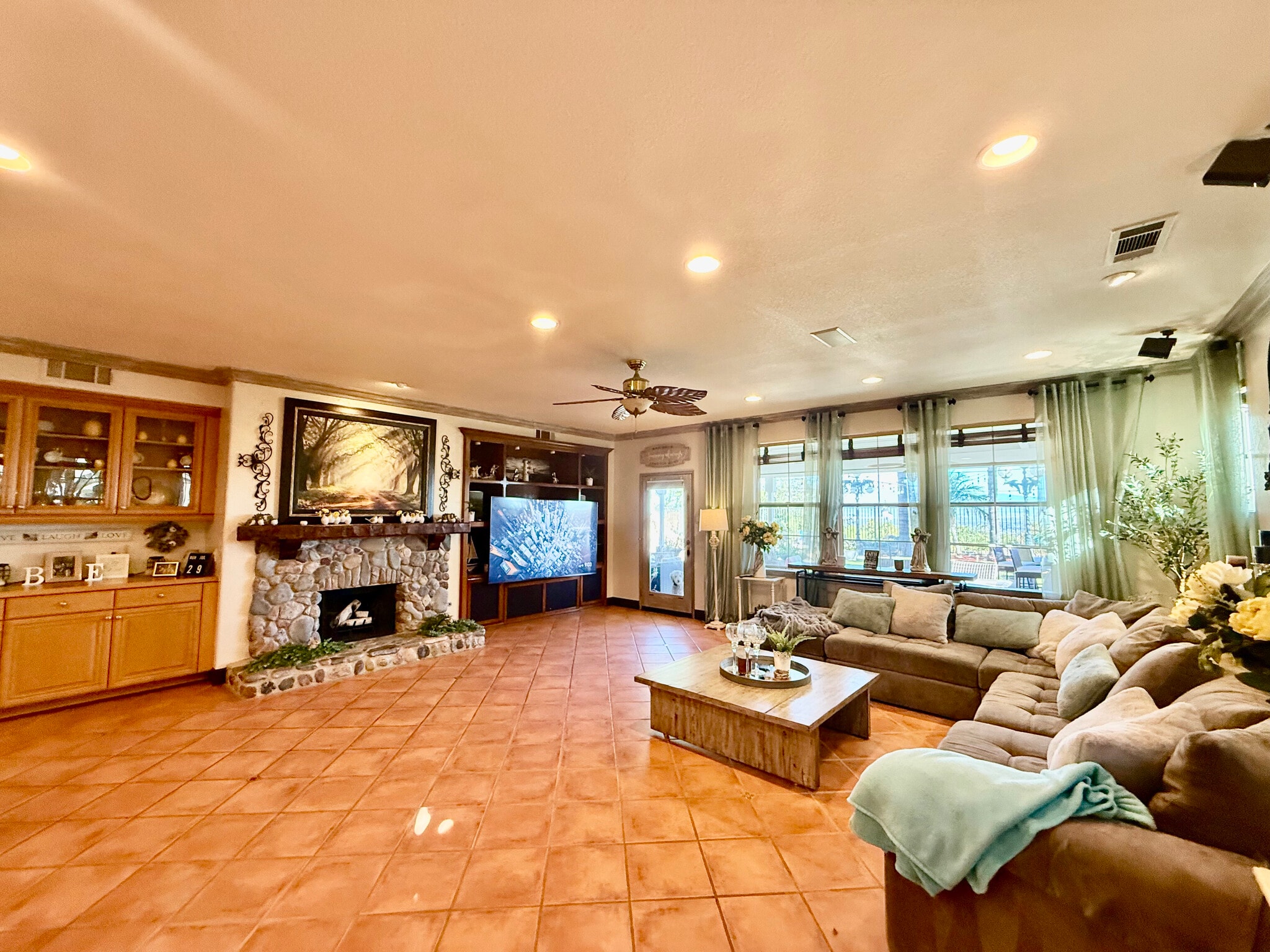 Building Photo - 1485 Clearview Cir