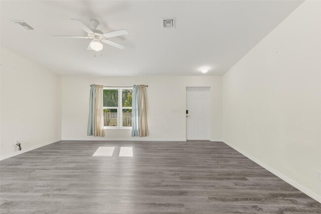 Building Photo - 8007 Royal Ct