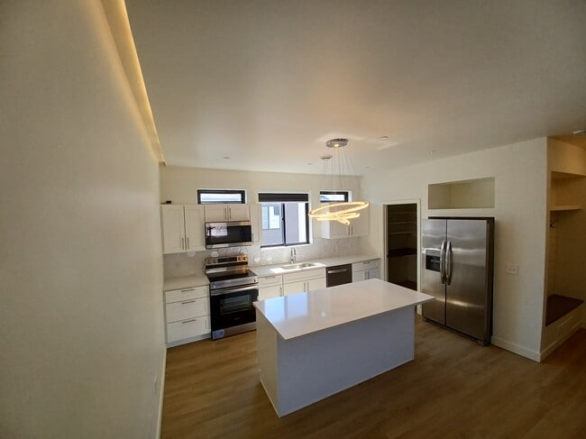 Building Photo - 3215 Fairfax St