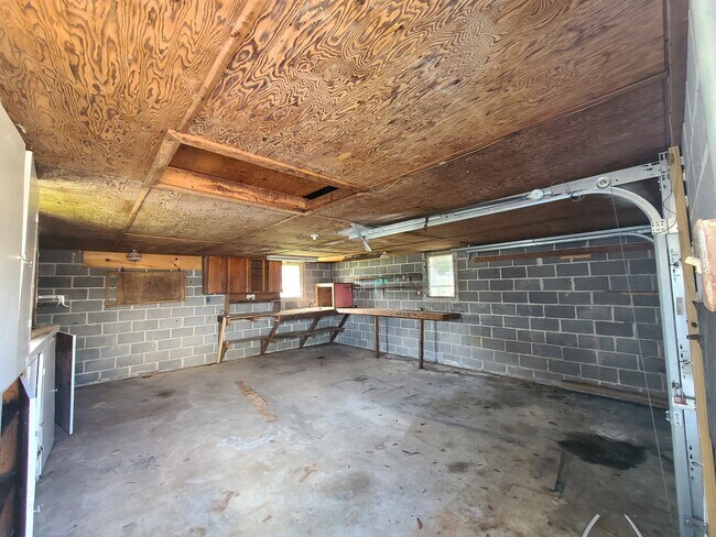 Building Photo - 3100 Ivy Pl