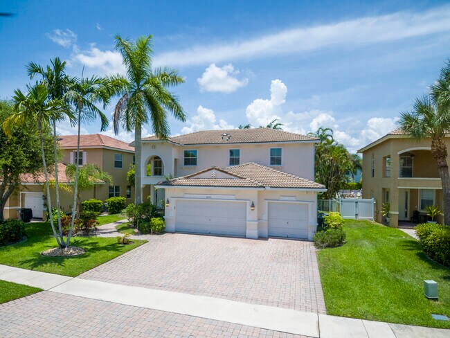 Building Photo - 6241 C Durham Dr