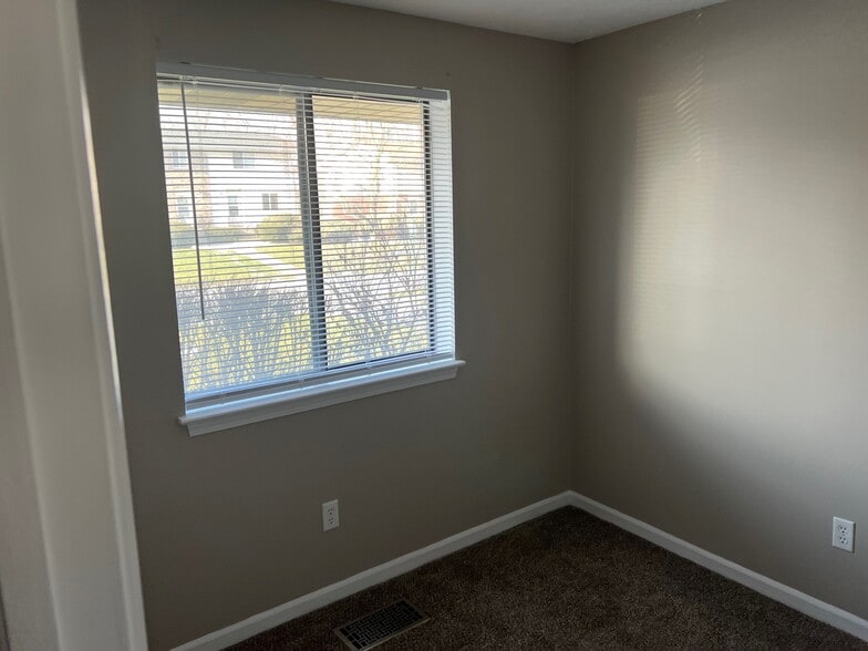 Bedroom #3/ Office - 339 Willowbrooke Dr