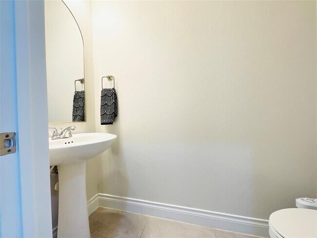 Building Photo - 2507 Elmwood Trl