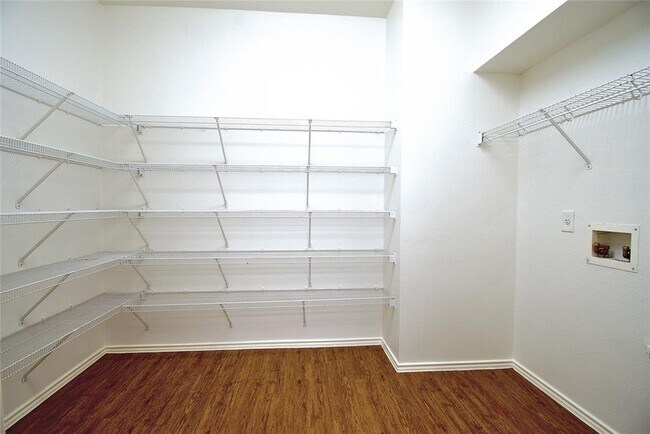 Building Photo - 3112 Blue Ridge Dr