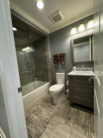 Building Photo - 6511 Oliver Ave S