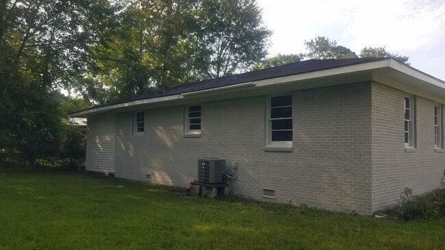Building Photo - 2 Bedroom Home in Nashville!!