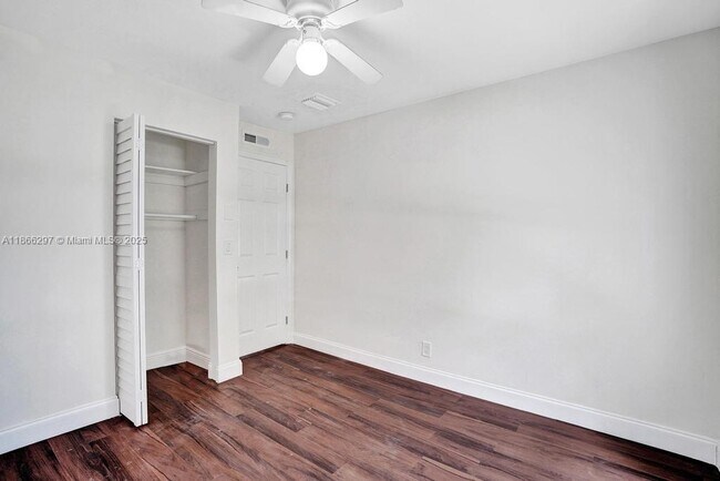 Building Photo - 3505 SW 12th Ct