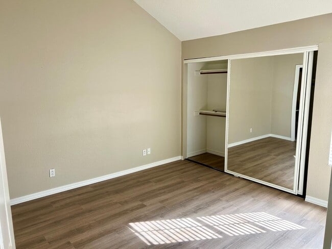 Building Photo - 10015 E Mountain View Rd