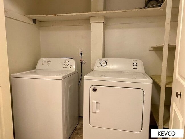 Building Photo - Fantastic Single Family Home, Ready to Make Home!