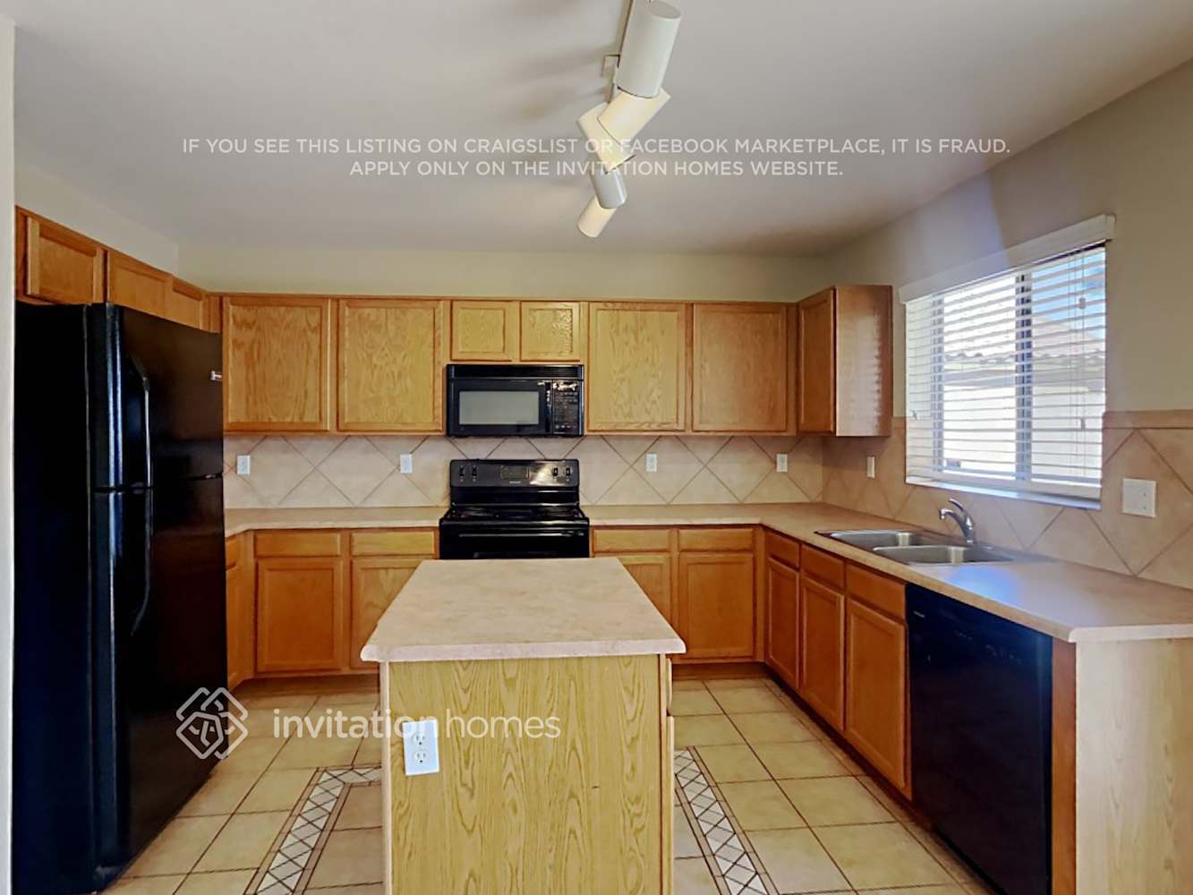 Building Photo - 3909 N 103rd Dr