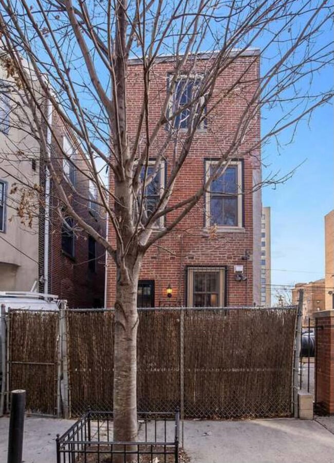Building Photo - 726 S 16th St