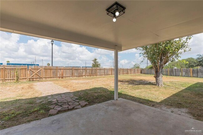 Building Photo - 29 Tulip Ave