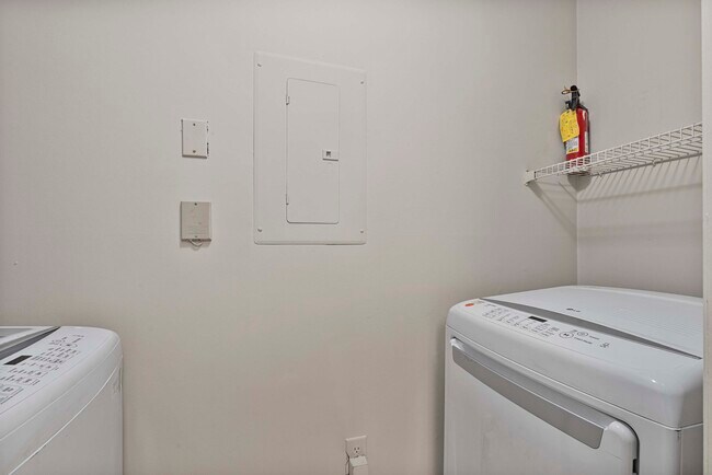 Building Photo - 619 Granville Ct