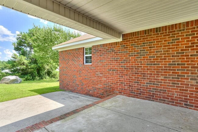 Building Photo - 2013 Darwood Dr