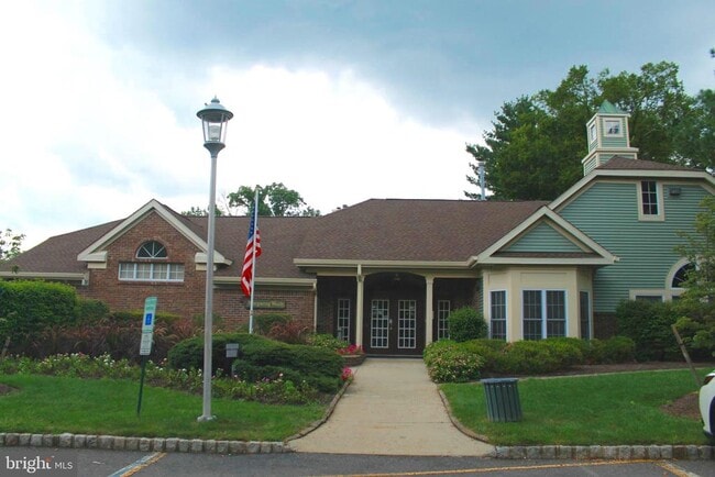 Building Photo - 5091 Beech Ct