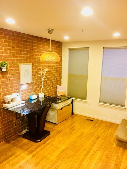 main level exposed brick - 1410 Wheyfield Dr