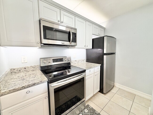 Building Photo - ** GRANADA LAKES ** 1 BED / 1 BATH CONDO - GREAT LOCATION - SMALL PET OK! - ANNUAL RENTAL