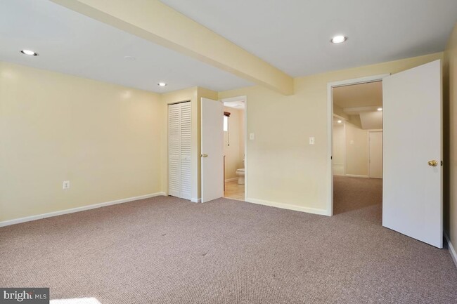 Building Photo - 12027 Devilwood Dr