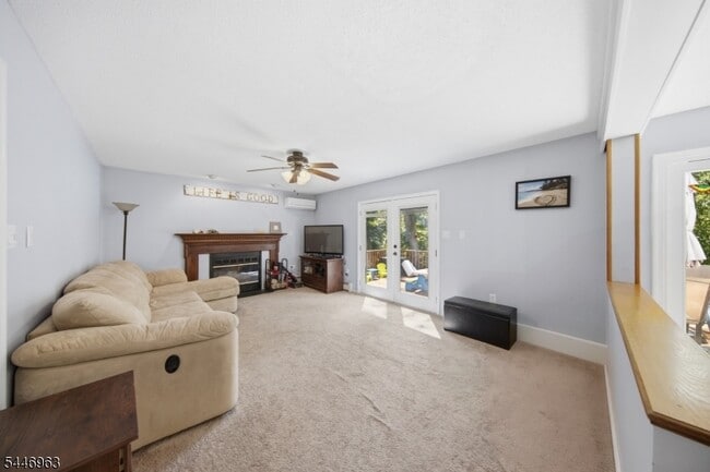Building Photo - 2057 Lakeside Dr W