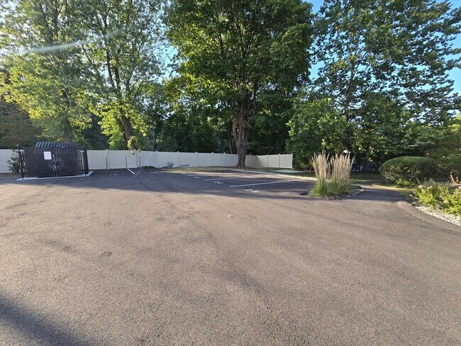 Building Photo - 288 Pleasant St