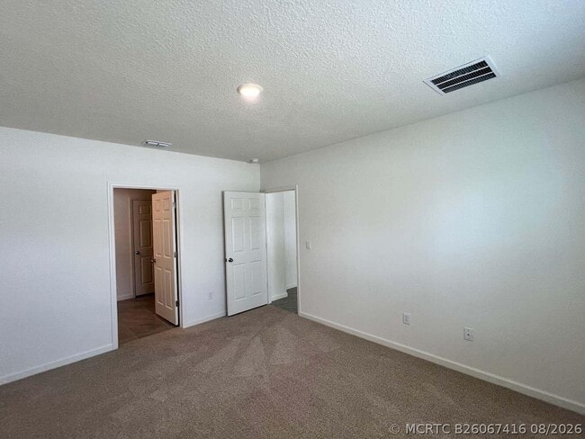 Building Photo - 669 NW Prima Vista Blvd