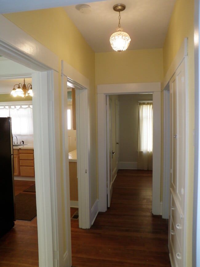 Building Photo - 5046 NE Mallory Ave