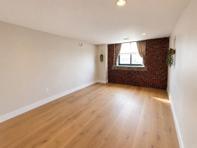 Building Photo - 42 8th St
