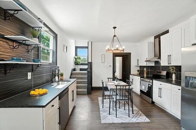 Building Photo - 887-889-889 E Livingston Ave